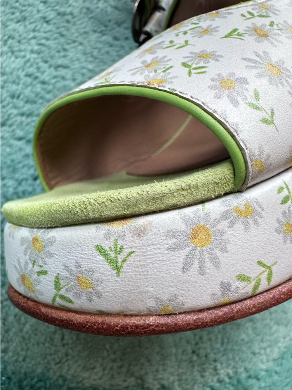 Fluevog NEARLY NEW Picnic Charleson white/green daisies buckle platform sandal-9 - Picture 13 of 16